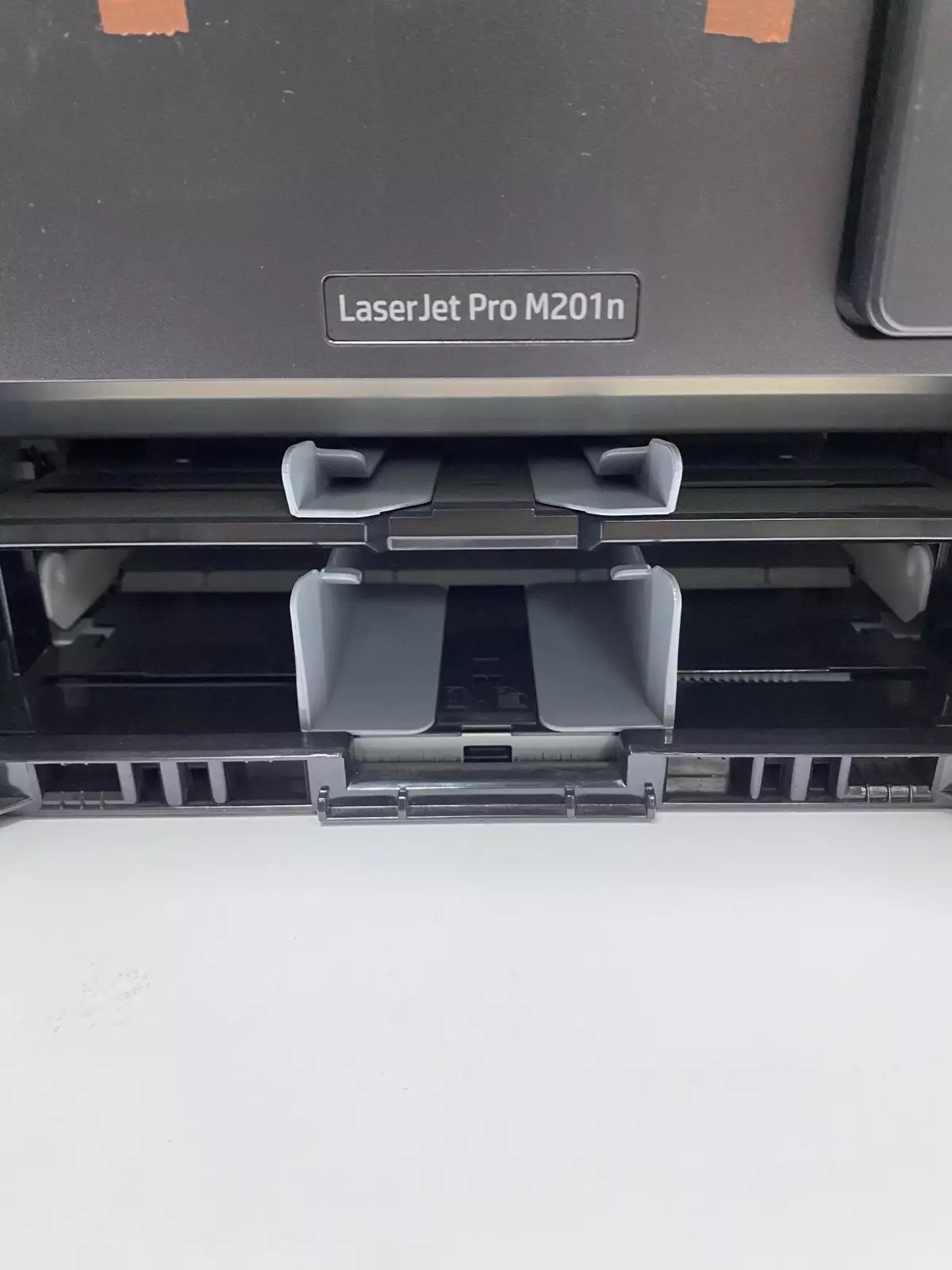 Принтер HP LaserJet M201n (ч/б, A4, 25 стр/мин, USB, сеть) Принтер HP LaserJet M201n (ч/б, A4, 25 стр/мин, USB, сеть)