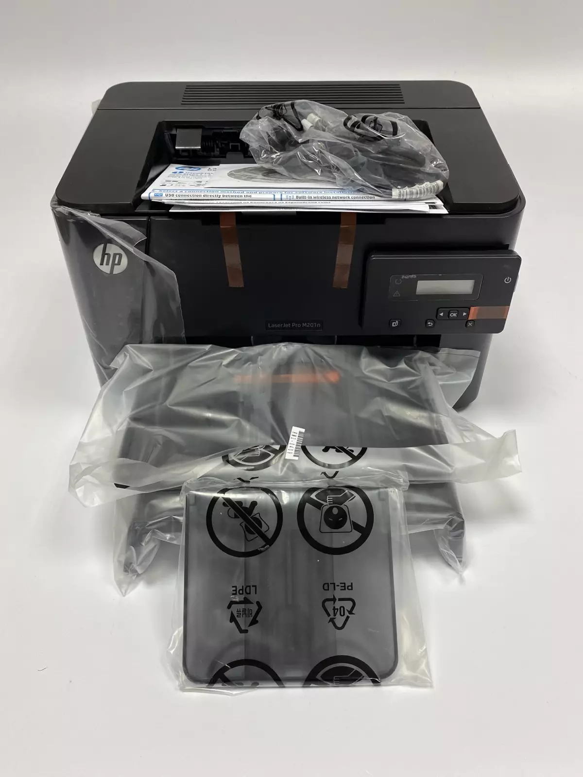 Принтер HP LaserJet M201n (ч/б, A4, 25 стр/мин, USB, сеть) Принтер HP LaserJet M201n (ч/б, A4, 25 стр/мин, USB, сеть)