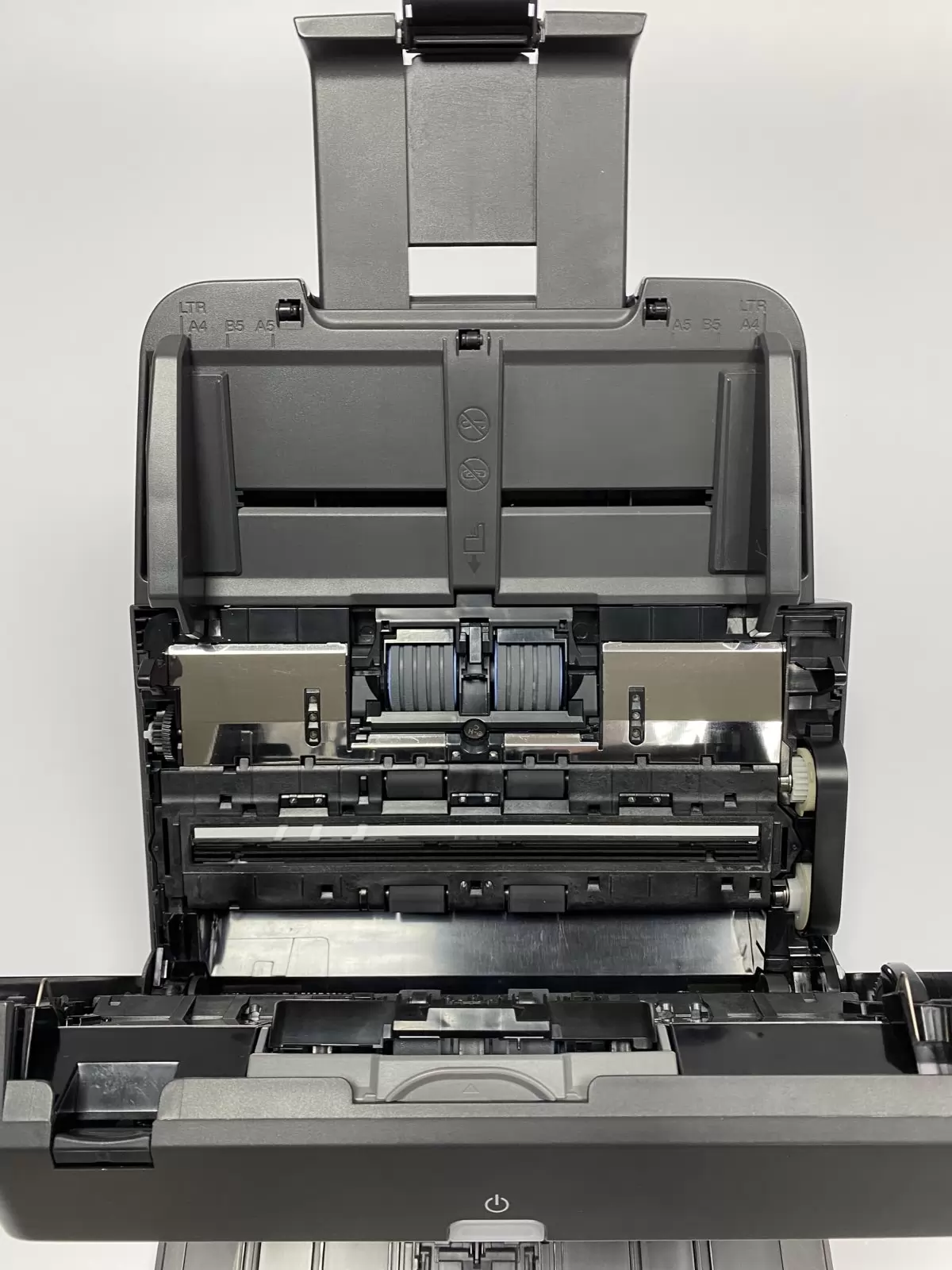 Сканер CANON imageFormula DR-M260 (A4, 60 стр/мин, протяжный, двусторон.) Сканер CANON imageFormula DR-M260 (A4, 60 стр/мин, протяжный, двусторон.)